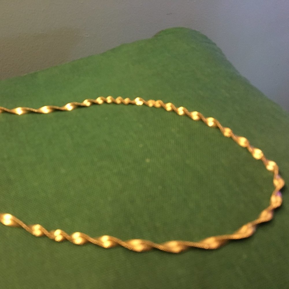 Vintage twisted gold tone necklace